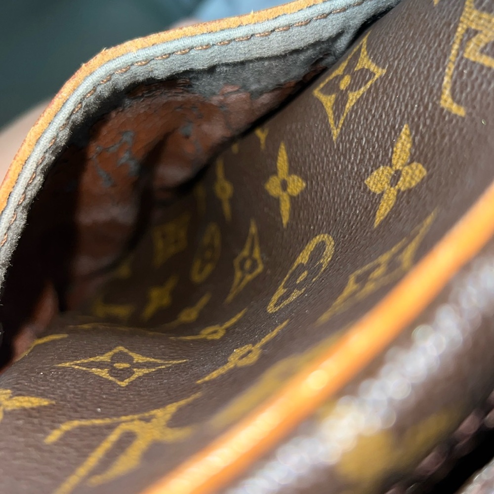 Vintage Louis Vuitton | Danube PM Monogram Crossbody Bag - Picture 14 of 14